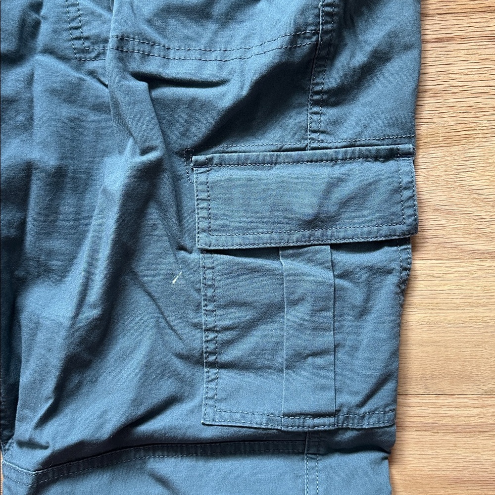 L.L. Bean favorite fit navy cargo pants flannel lining women's size 12 regular - Picture 5 of 7